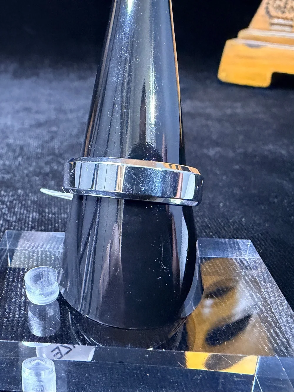 Sleek Men’s Stainless Steel Band. Size 10 6mm wide.